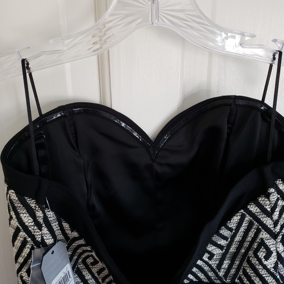 New with tags! Guess Black and White Pattern Dress - Picture 5 of 9